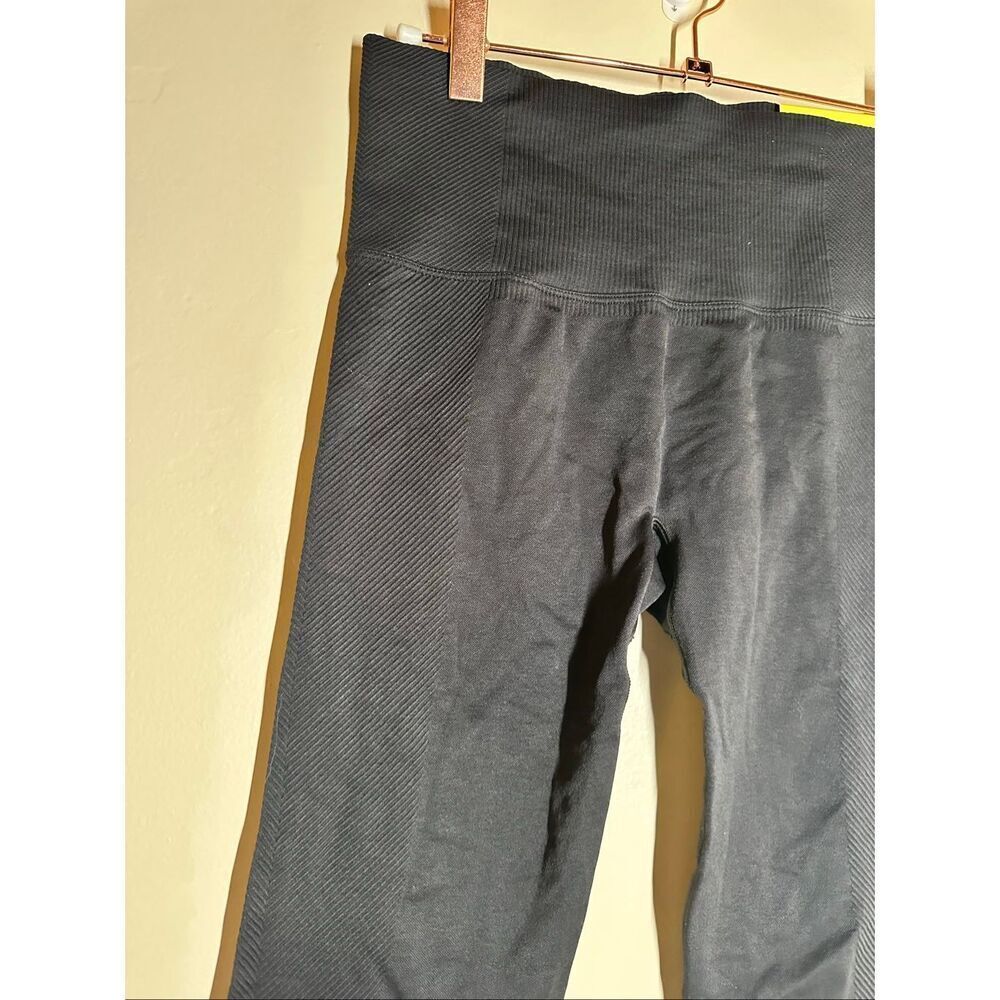 ๐ธ All in Motion Black High Rise Athletic Leggings Size Small New - Picture 3 of 5